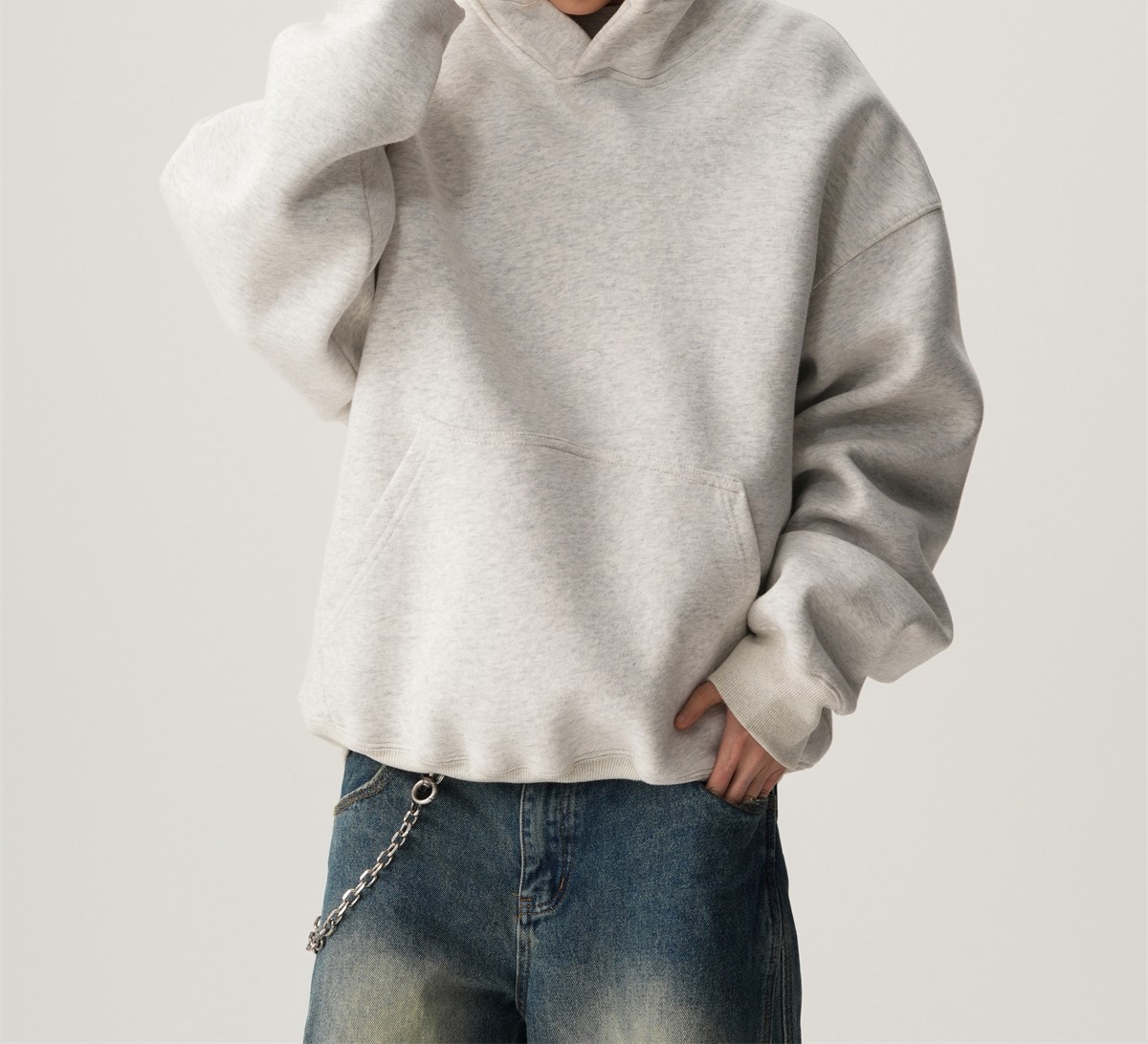 Vurzen Heavyweight CleanFit Boxy Hoodie – Oversized Minimal Streetwear Details 4
