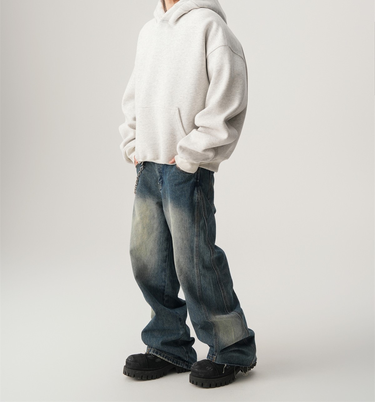 Vurzen Heavyweight CleanFit Boxy Hoodie – Oversized Minimal Streetwear Details 6