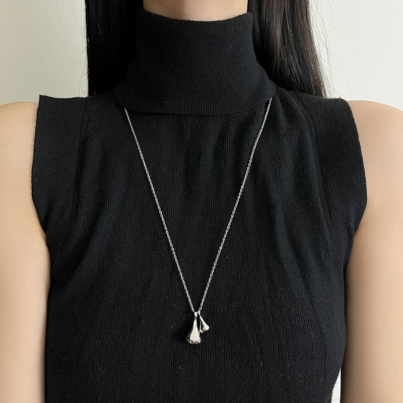 Luxury Minimalist Snake Bone Chain Teardrop Pendant Necklace Luxury Minimalist Snake Bone Chain Teardrop Pendant Necklace