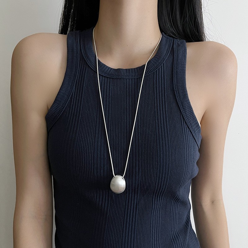 Luxury Minimalist Snake Bone Chain Teardrop Pendant Necklace Luxury Minimalist Snake Bone Chain Teardrop Pendant Necklace