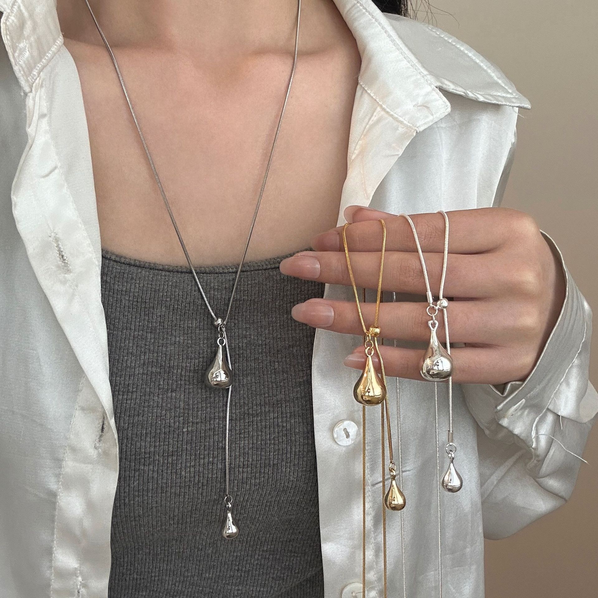 Luxury Minimalist Snake Bone Chain Teardrop Pendant Necklace Luxury Minimalist Snake Bone Chain Teardrop Pendant Necklace