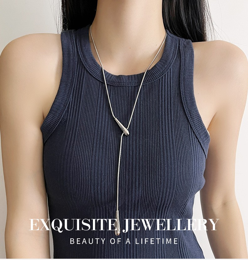 Luxury Minimalist Snake Bone Chain Teardrop Pendant Necklace Luxury Minimalist Snake Bone Chain Teardrop Pendant Necklace